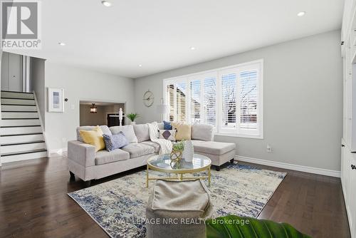 29 Beachview Drive, St. Catharines (Lakeshore), ON - Indoor Photo Showing Living Room