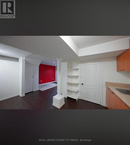 32 Payton Court, Brampton, ON - Indoor Photo Showing Kitchen