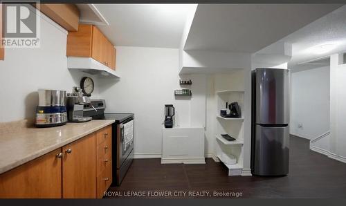 32 Payton Court, Brampton, ON - Indoor Photo Showing Kitchen