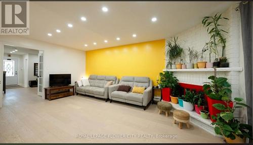 32 Payton Court, Brampton, ON - Indoor