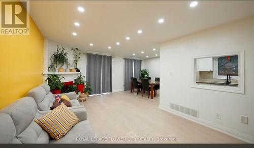 32 Payton Court, Brampton, ON - Indoor