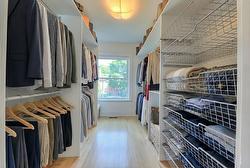 Walk-in closet - 