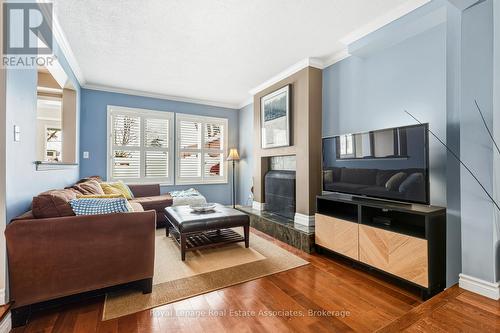 4384 Treetop Court, Mississauga, ON - Indoor Photo Showing Living Room With Fireplace