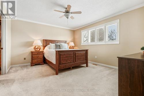 4384 Treetop Court, Mississauga, ON - Indoor Photo Showing Bedroom