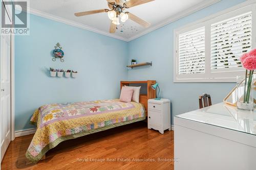 4384 Treetop Court, Mississauga, ON - Indoor Photo Showing Bedroom