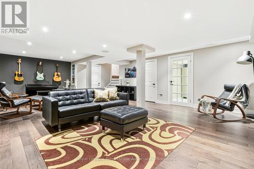 4384 Treetop Court, Mississauga, ON - Indoor Photo Showing Living Room