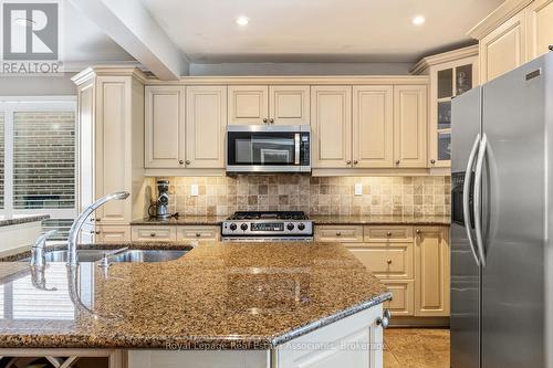 4384 Treetop Court, Mississauga, ON - Indoor Photo Showing Kitchen With Upgraded Kitchen