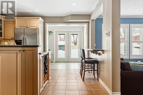 4384 Treetop Court, Mississauga, ON - Indoor Photo Showing Kitchen