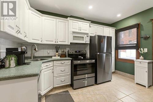 22 Mill Street, Hamilton, ON - Indoor Photo Showing Kitchen