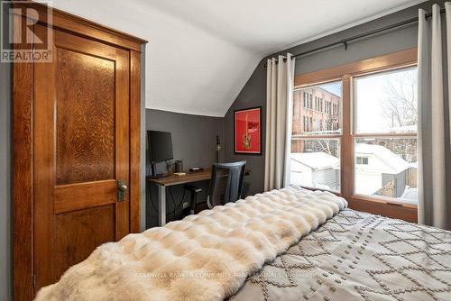 22 Mill Street, Hamilton, ON - Indoor Photo Showing Bedroom