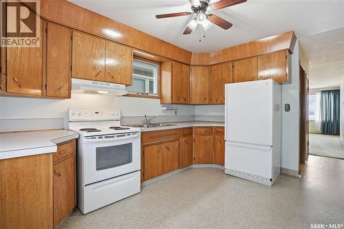 2269 Reynolds Street, Regina, SK - Indoor Photo Showing Kitchen With Double Sink