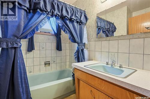 2269 Reynolds Street, Regina, SK - Indoor Photo Showing Bathroom