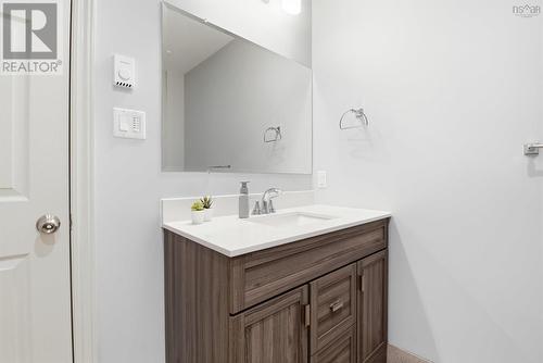 3 Lowe Court, Bedford, NS - Indoor Photo Showing Bathroom