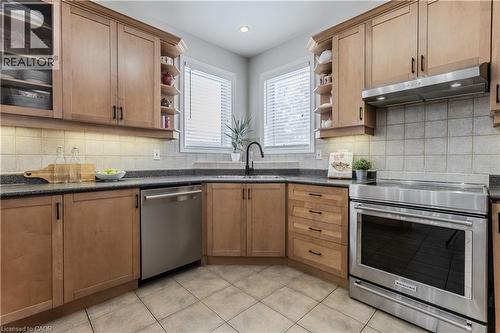 2055 Mountain Grove Avenue, Burlington, ON - Indoor Photo Showing Kitchen With Stainless Steel Kitchen