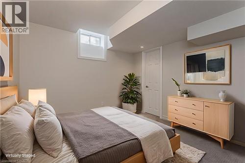 2055 Mountain Grove Avenue, Burlington, ON - Indoor Photo Showing Bedroom