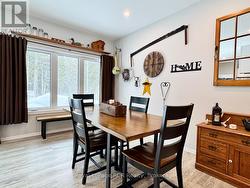 Large dining area. - 