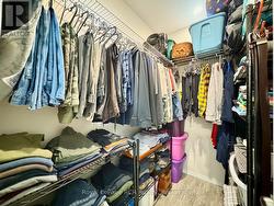And walk-in closet. - 