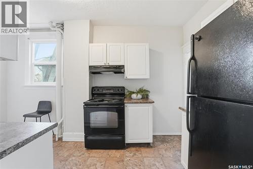 320 D Avenue S, Saskatoon, SK - Indoor Photo Showing Kitchen