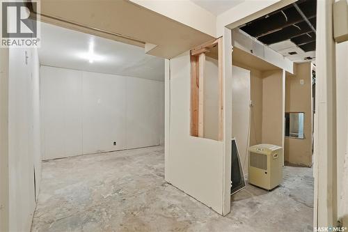 320 D Avenue S, Saskatoon, SK - Indoor