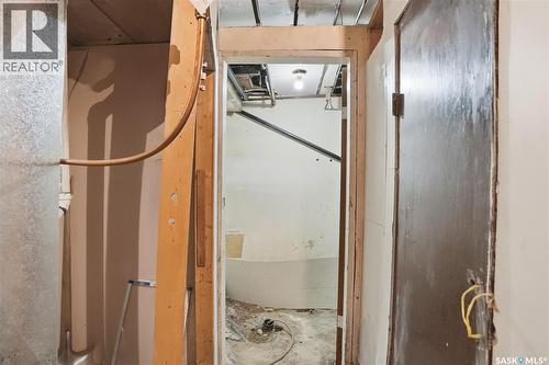 320 D Avenue S, Saskatoon, SK - Indoor