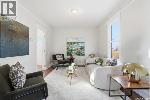 320 D Avenue S, Saskatoon, SK - Indoor Photo Showing Living Room