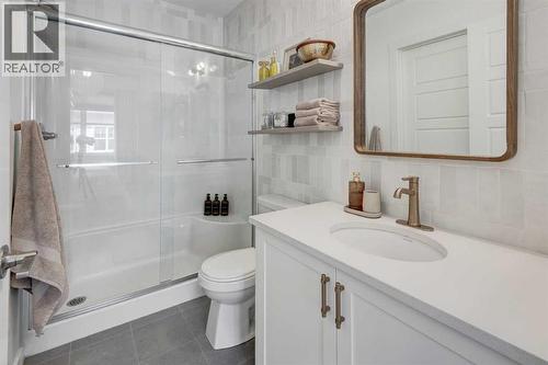 405 Cranbrook Walk Se, Calgary, AB - Indoor Photo Showing Bathroom