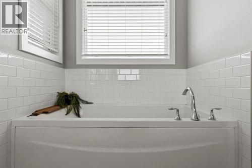 85 Mount Rae Heights, Okotoks, AB - Indoor Photo Showing Bathroom