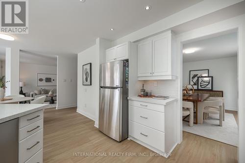 3286 Thorncrest Drive, Mississauga, ON - Indoor Photo Showing Kitchen