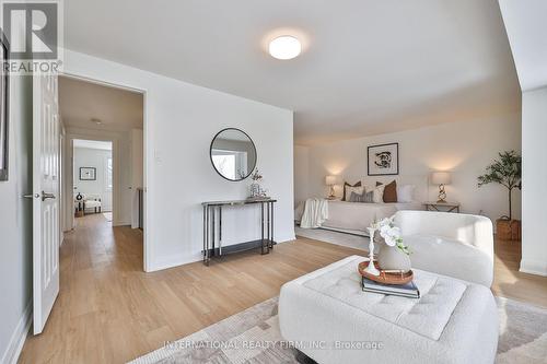 3286 Thorncrest Drive, Mississauga, ON - Indoor Photo Showing Living Room