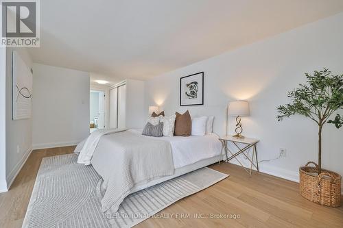 3286 Thorncrest Drive, Mississauga, ON - Indoor Photo Showing Bedroom