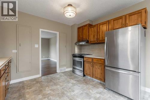 315 Dieppe Boulevard S, Lethbridge, AB - Indoor Photo Showing Kitchen