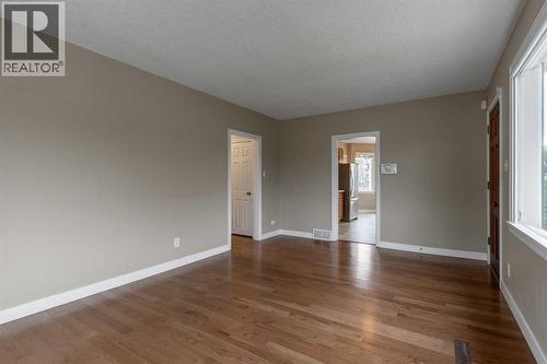 315 Dieppe Boulevard S, Lethbridge, AB - Indoor Photo Showing Other Room
