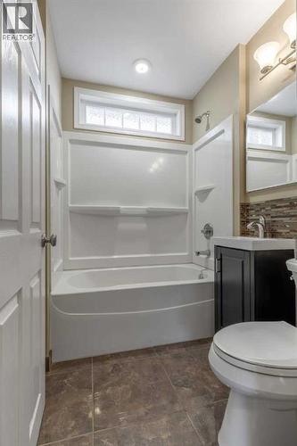 315 Dieppe Boulevard S, Lethbridge, AB - Indoor Photo Showing Bathroom