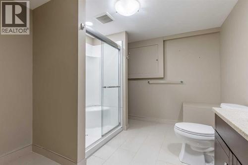 315 Dieppe Boulevard S, Lethbridge, AB - Indoor Photo Showing Bathroom