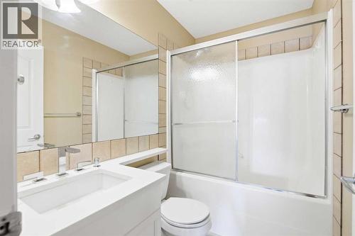 202 Panamount Court Nw, Calgary, AB - Indoor Photo Showing Bathroom