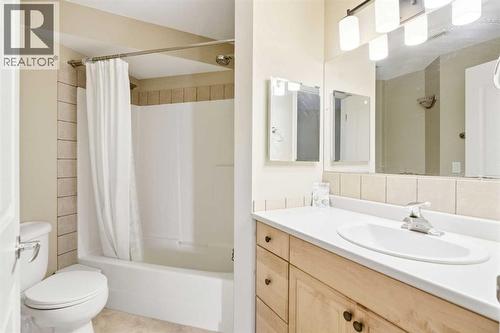 202 Panamount Court Nw, Calgary, AB - Indoor Photo Showing Bathroom