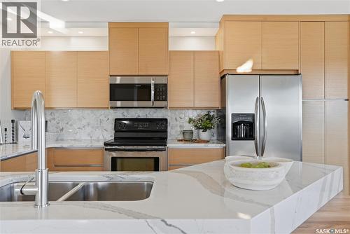 1308 902 Spadina Crescent E, Saskatoon, SK - Indoor Photo Showing Kitchen With Stainless Steel Kitchen With Double Sink With Upgraded Kitchen