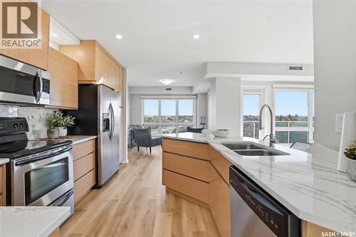 1308 902 Spadina Crescent E, Saskatoon, SK - Indoor Photo Showing Kitchen With Stainless Steel Kitchen With Double Sink