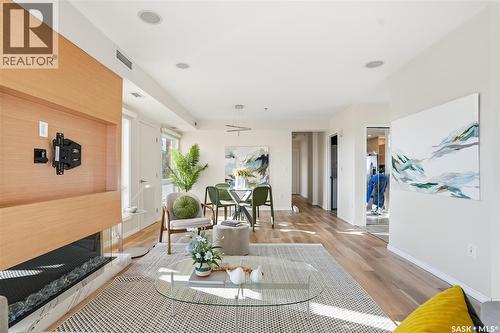 1308 902 Spadina Crescent E, Saskatoon, SK - Indoor Photo Showing Living Room With Fireplace