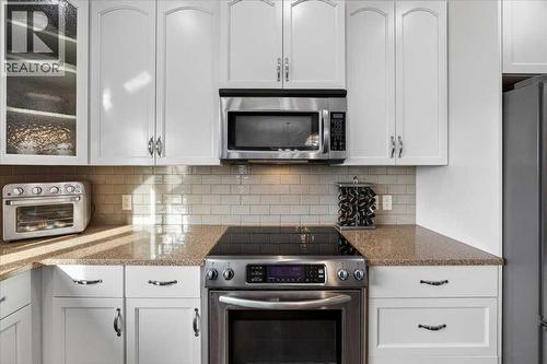 28 Evansview Manor Nw, Calgary, AB - Indoor Photo Showing Kitchen