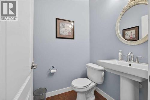 28 Evansview Manor Nw, Calgary, AB - Indoor Photo Showing Bathroom