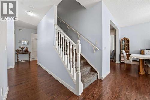 28 Evansview Manor Nw, Calgary, AB - Indoor Photo Showing Other Room