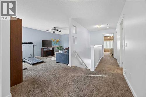 28 Evansview Manor Nw, Calgary, AB - Indoor Photo Showing Other Room