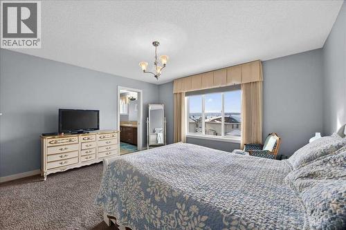 28 Evansview Manor Nw, Calgary, AB - Indoor Photo Showing Bedroom