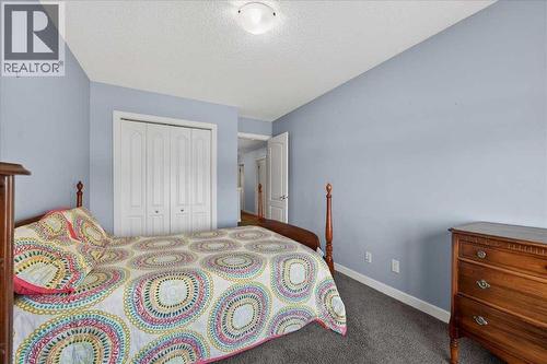 28 Evansview Manor Nw, Calgary, AB - Indoor Photo Showing Bedroom