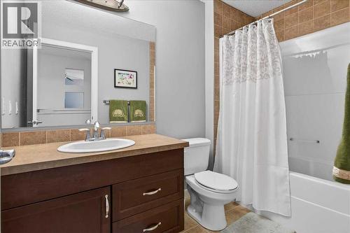 28 Evansview Manor Nw, Calgary, AB - Indoor Photo Showing Bathroom