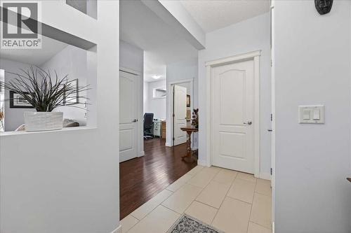 28 Evansview Manor Nw, Calgary, AB - Indoor Photo Showing Other Room