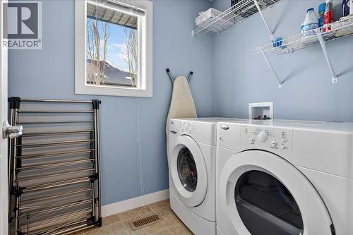 28 Evansview Manor Nw, Calgary, AB - Indoor Photo Showing Laundry Room
