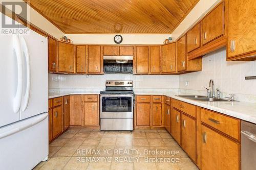 4106 Grandview Street N, Oshawa, ON - Indoor Photo Showing Kitchen With Double Sink