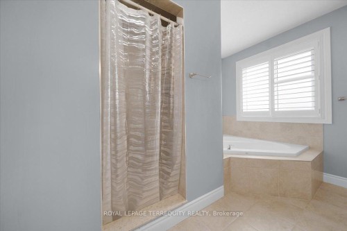 131 Maple Bush Drive, Cambridge, ON - Indoor Photo Showing Bathroom